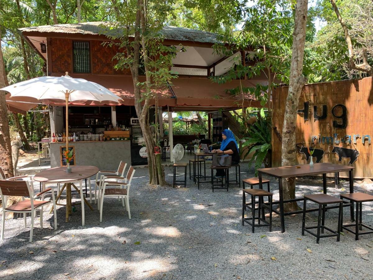Hotel Hug Rimtharn Ban Khao Klom Exterior foto